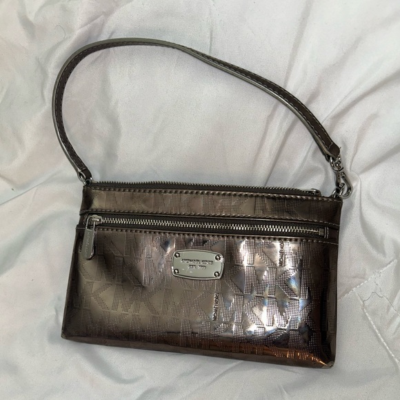 Michael Kors Handbags - Michael Kors wristlet